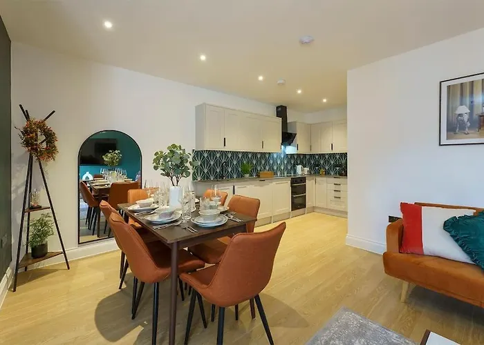 Lilyturf - 2 Bedroom Luxury Apartment By Mint Stays